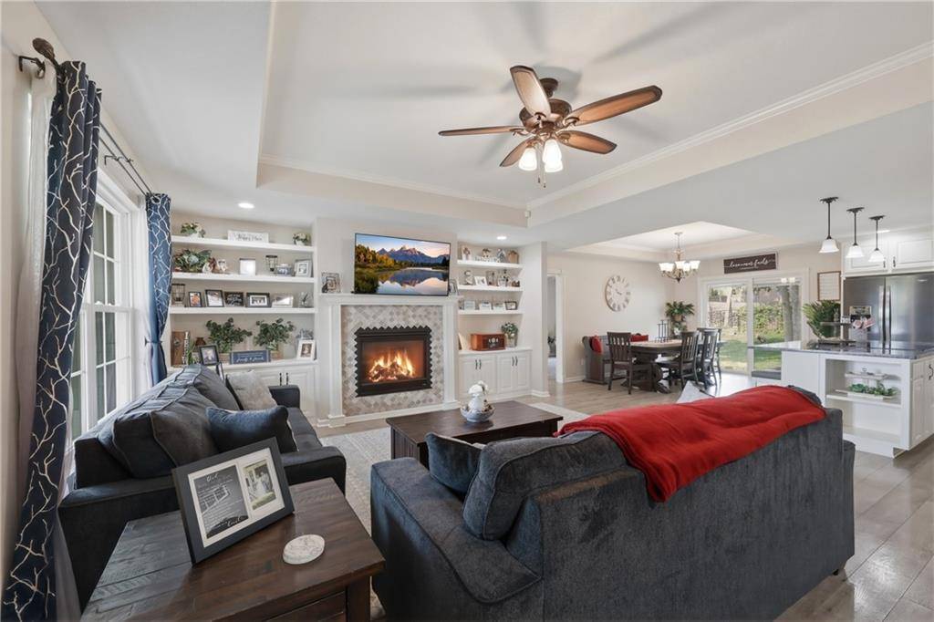 302 S Peach Tree AVE, Lone Jack, MO 64070