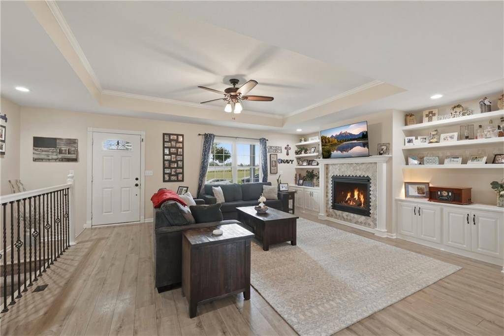 302 S Peach Tree AVE, Lone Jack, MO 64070
