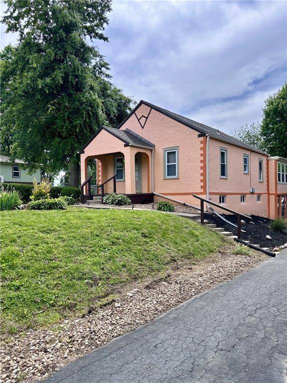 1816 S 40th ST, St Joseph, MO 64507