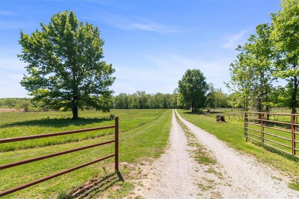 805 E 319th ST, Drexel, MO 64742