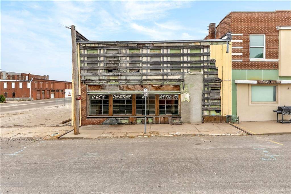 520 S 8th ST, St Joseph, MO 64501