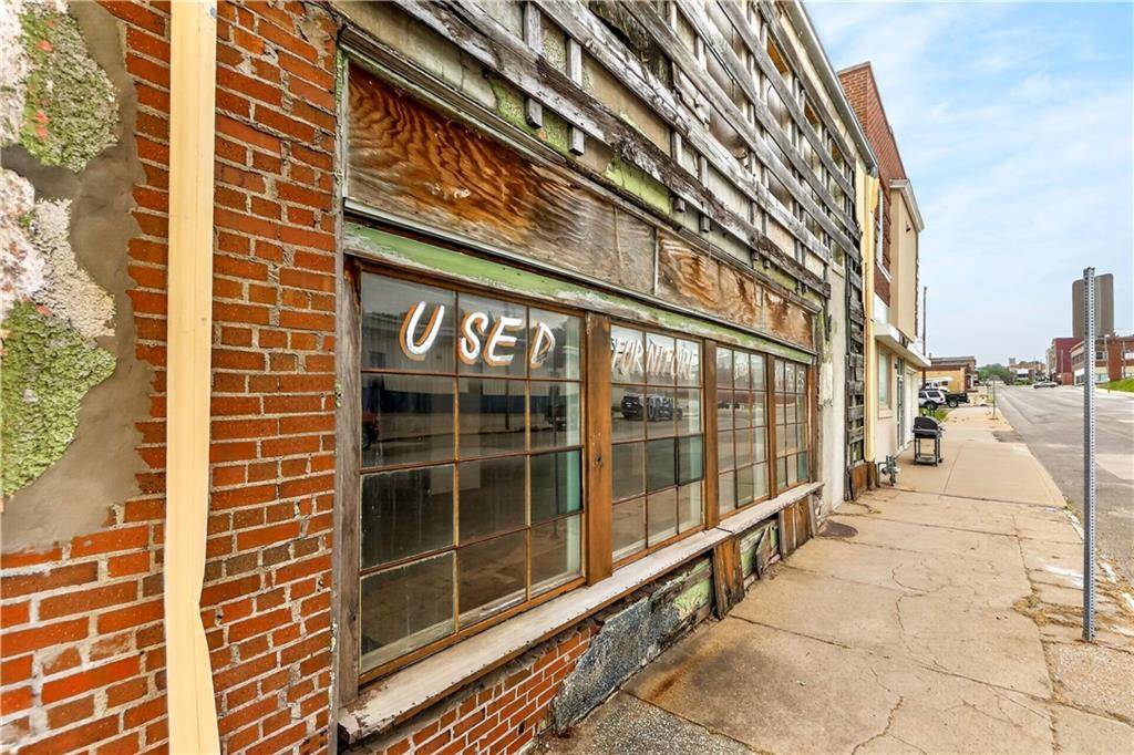 520 S 8th ST, St Joseph, MO 64501