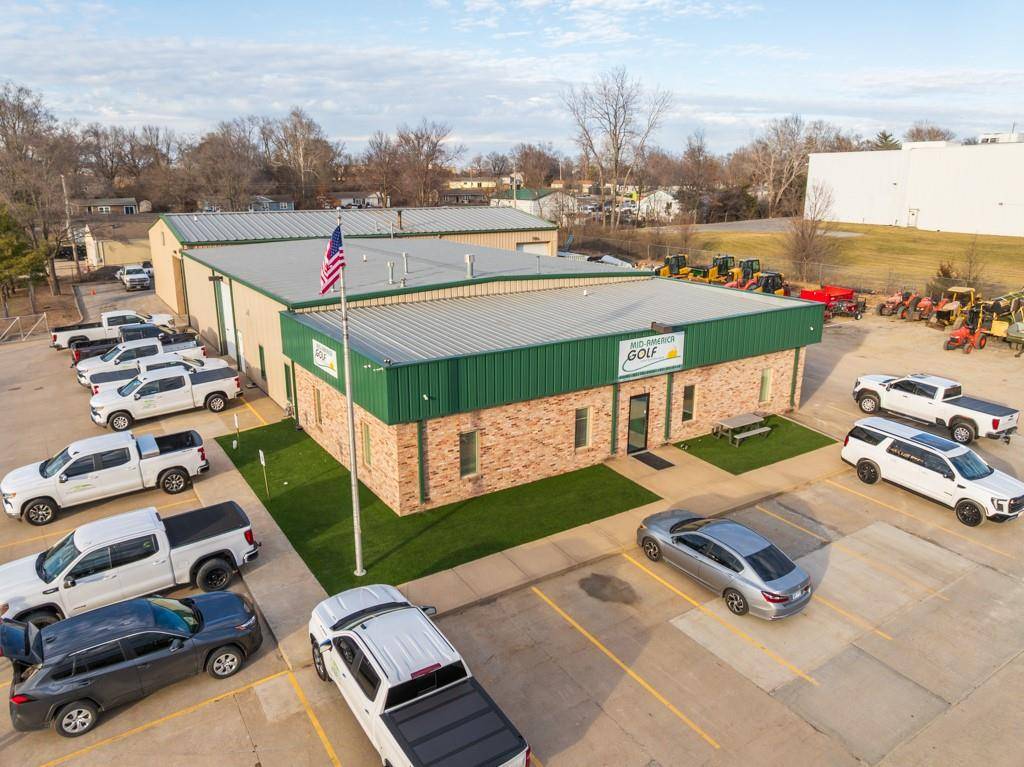 1621 SE Summit ST, Lee's Summit, MO 64081