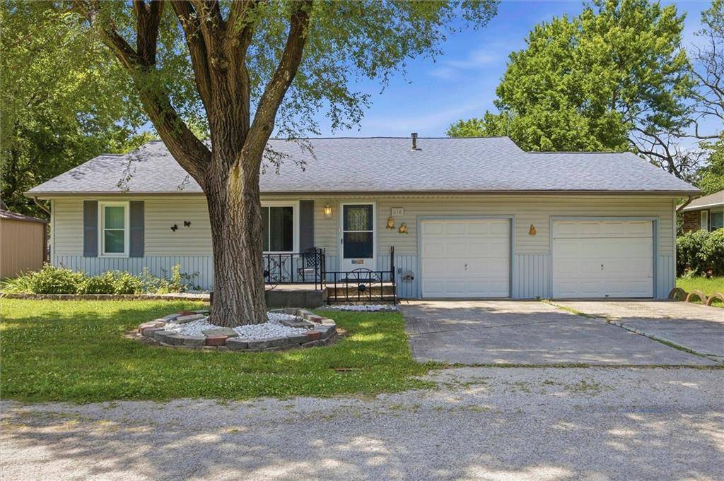 818 N Houston ST, Adrian, MO 64720