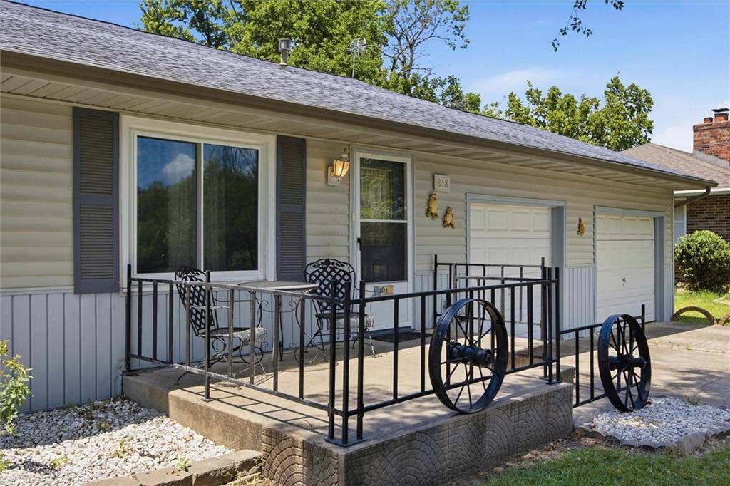 818 N Houston ST, Adrian, MO 64720