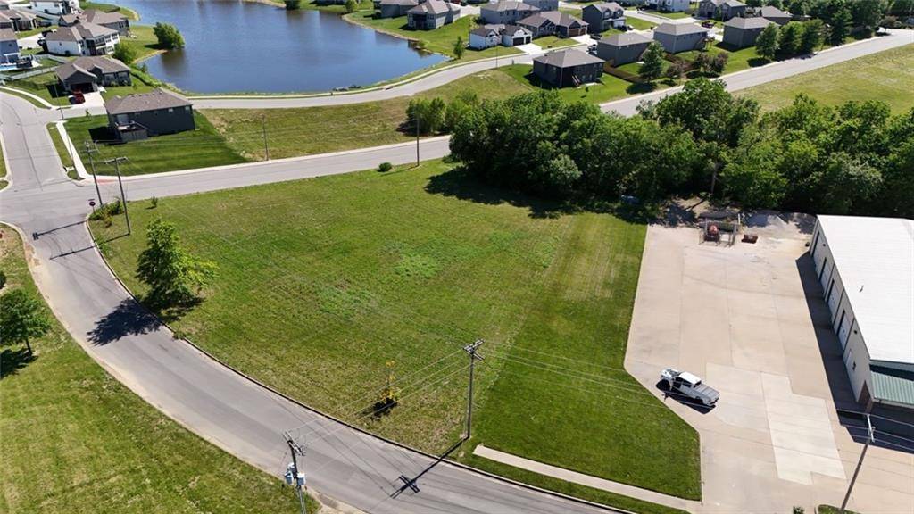 400 SW Powell DR, Oak Grove, MO 64075