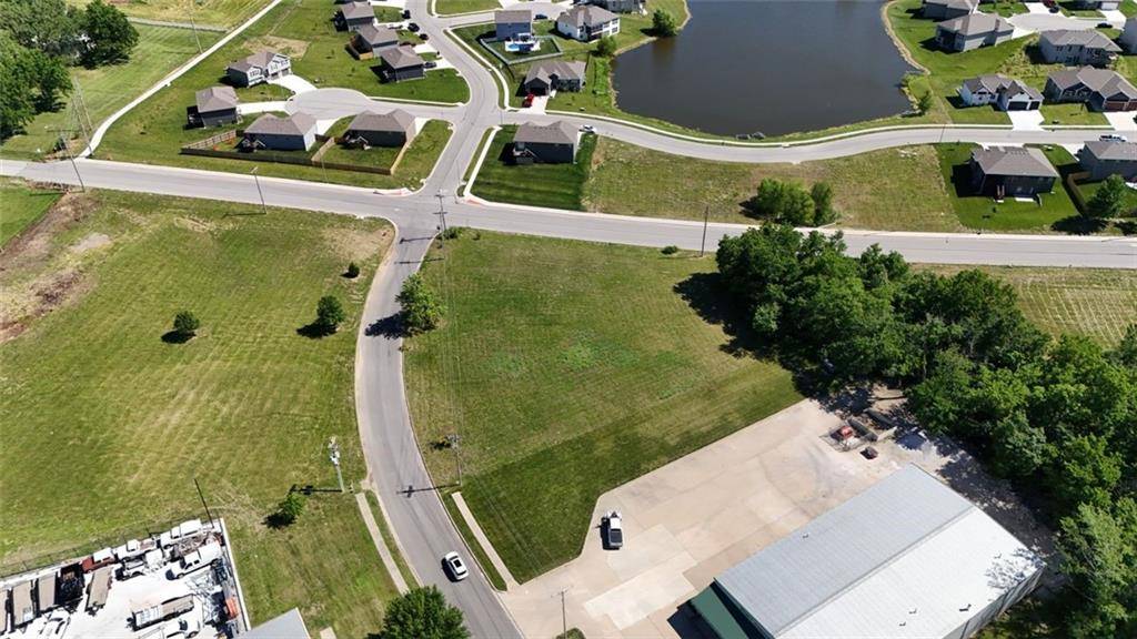 400 SW Powell DR, Oak Grove, MO 64075