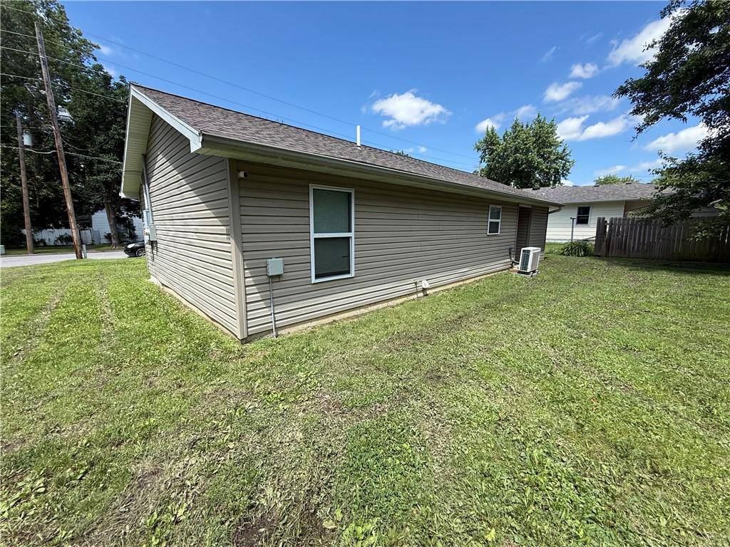 320 E Allison ST, Nevada, MO 64772
