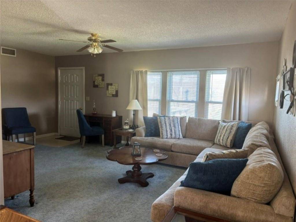 592 Outlook DR, Edwards, MO 65326