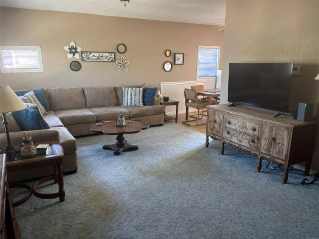 592 Outlook DR, Edwards, MO 65326
