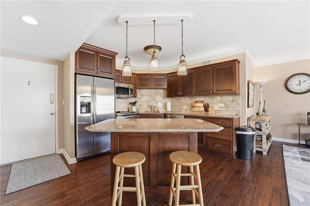 310 W 49th ST #201, Kansas City, MO 64112