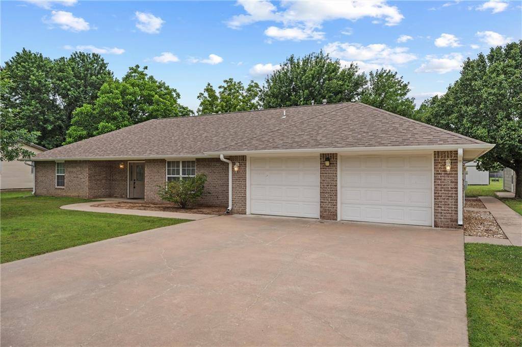 1006 S Ridgeway ST, Caney, KS 67333