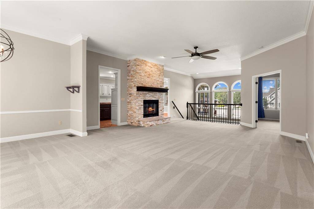 2105 SW Wall ST, Blue Springs, MO 64015