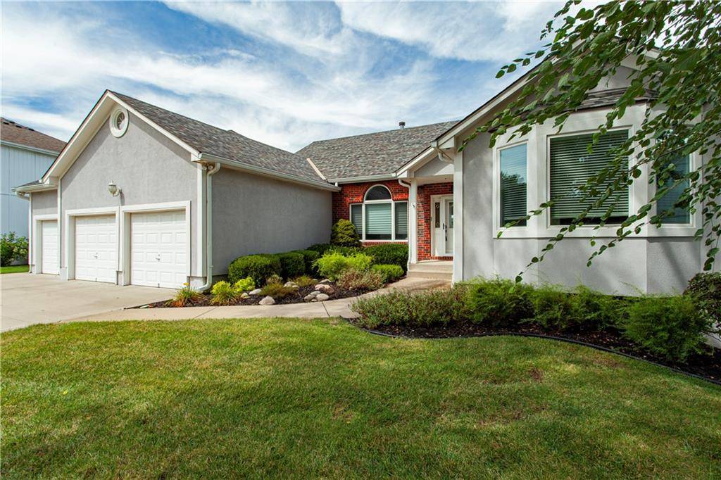 2105 SW Wall ST, Blue Springs, MO 64015