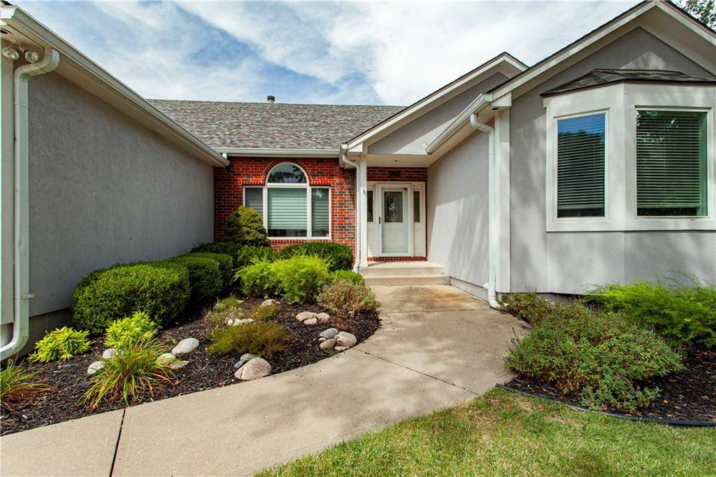 2105 SW Wall ST, Blue Springs, MO 64015