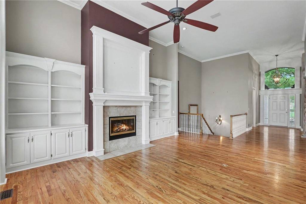 20306 W 99th TER, Lenexa, KS 66220