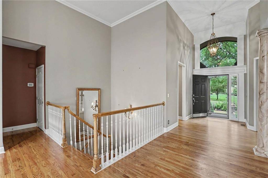 20306 W 99th TER, Lenexa, KS 66220