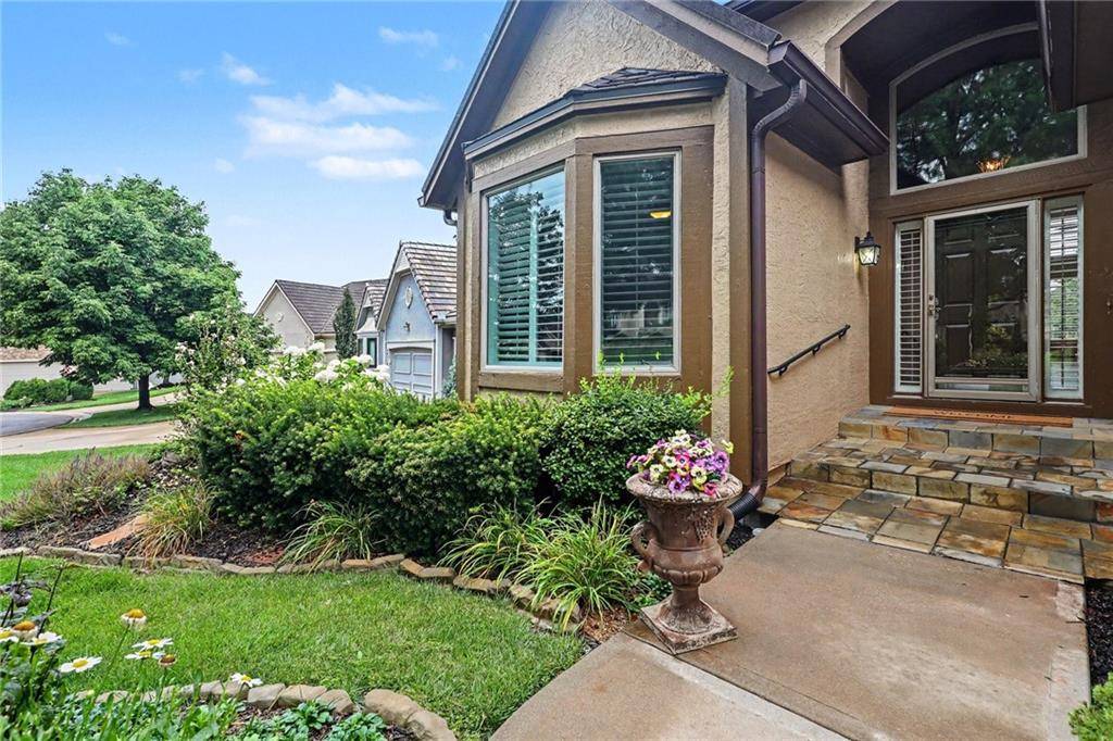 20306 W 99th TER, Lenexa, KS 66220