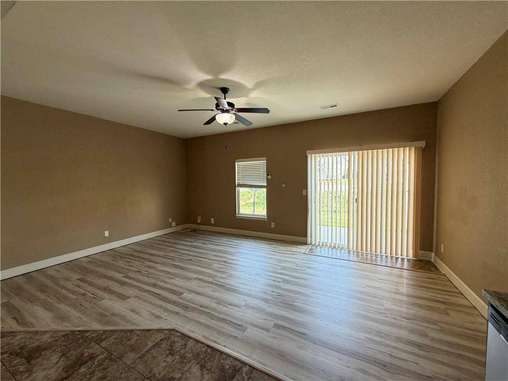 3837 NW 94th ST, Kansas City, MO 64154