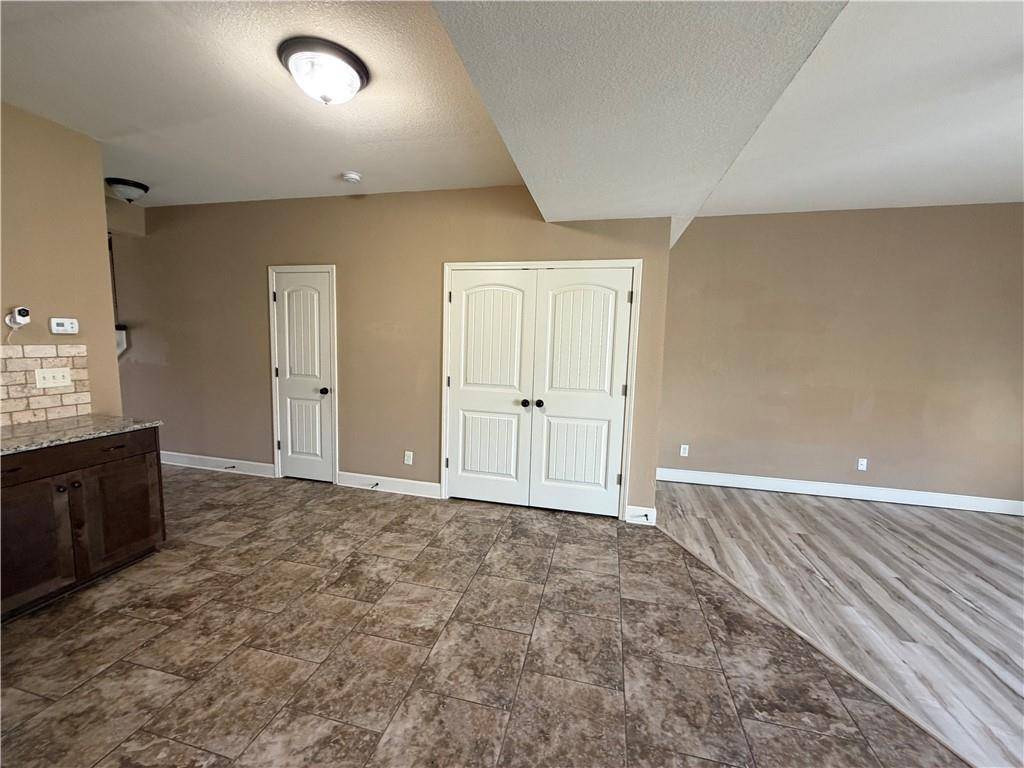 3837 NW 94th ST, Kansas City, MO 64154
