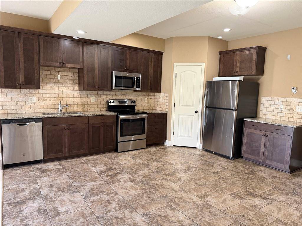 3837 NW 94th ST, Kansas City, MO 64154