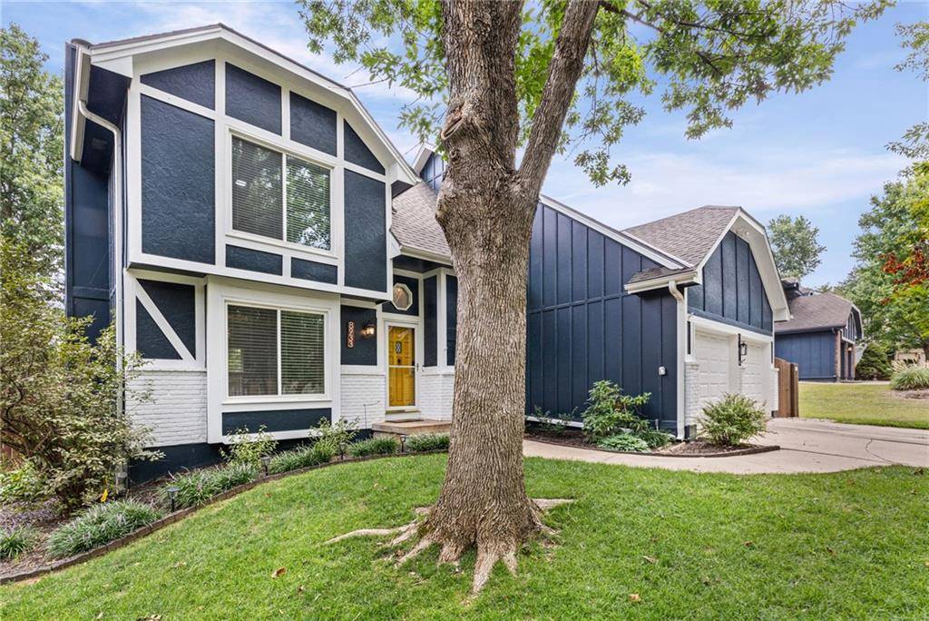 8933 Woodstone ST, Lenexa, KS 66219