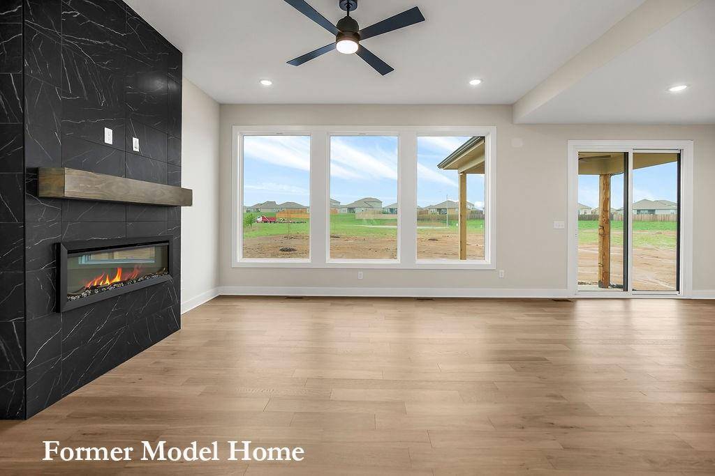 8004 SE Hoot Owl ST, Blue Springs, MO 64014