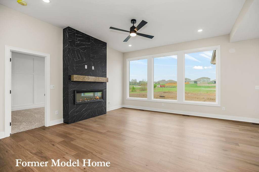 8004 SE Hoot Owl ST, Blue Springs, MO 64014