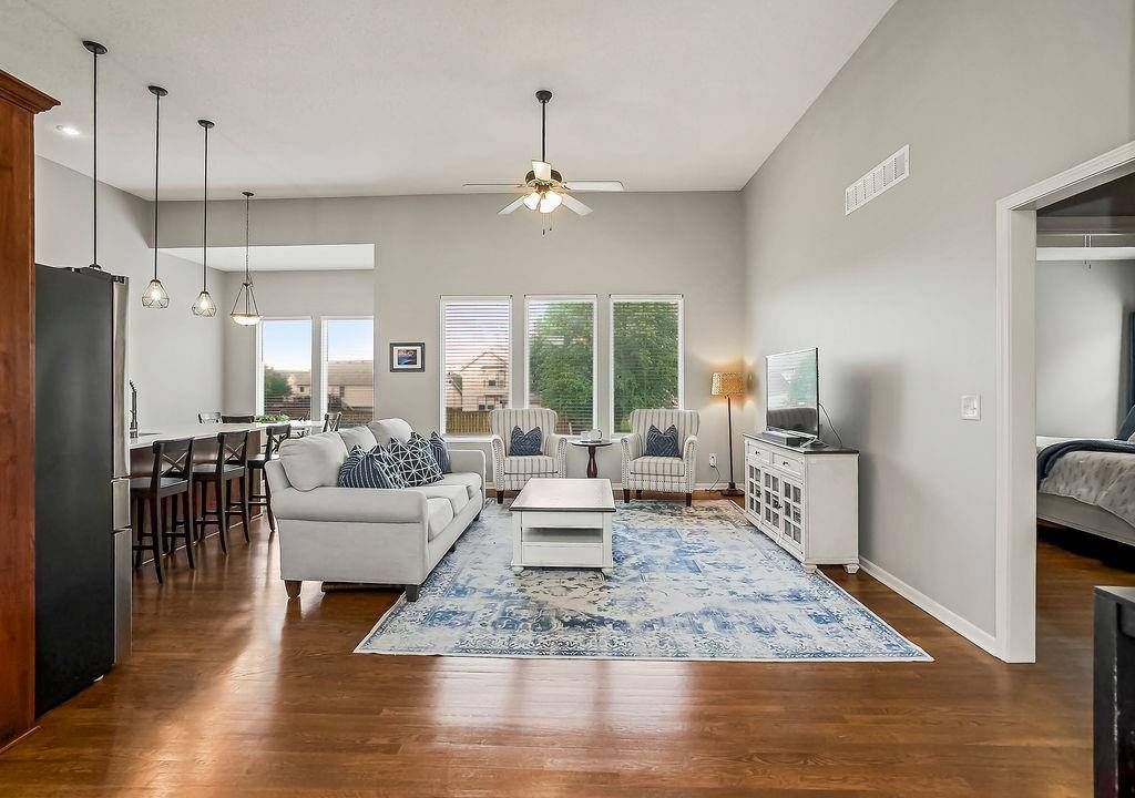 20541 W 125th TER, Olathe, KS 66061