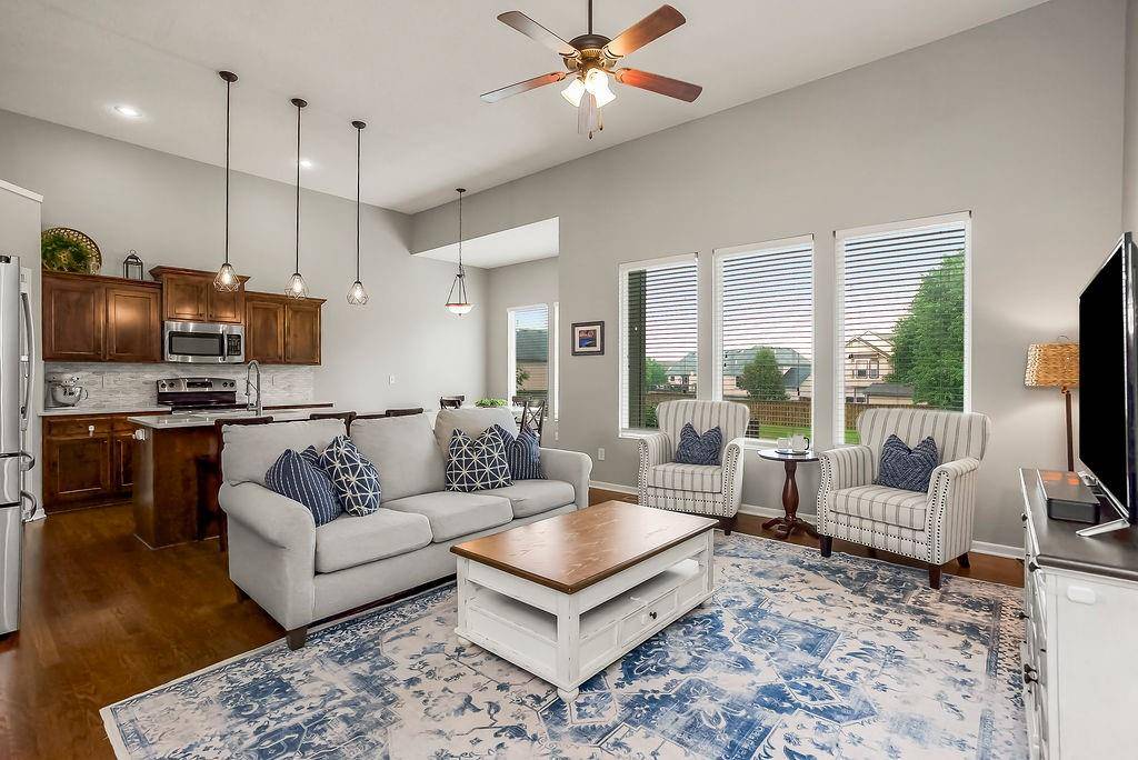 20541 W 125th TER, Olathe, KS 66061