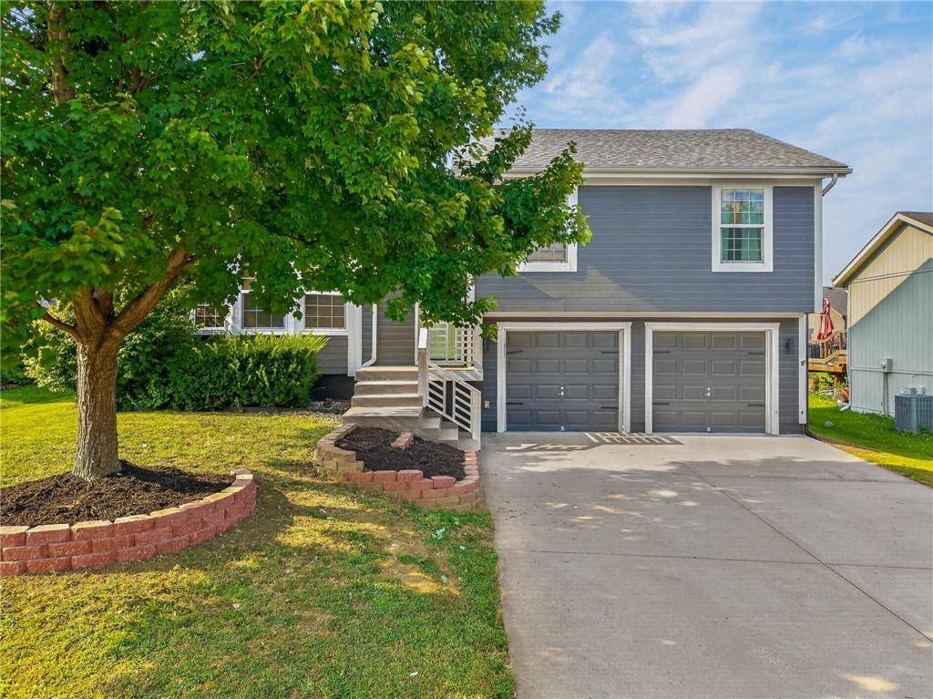 8412 NE 115th TER, Kansas City, MO 64157