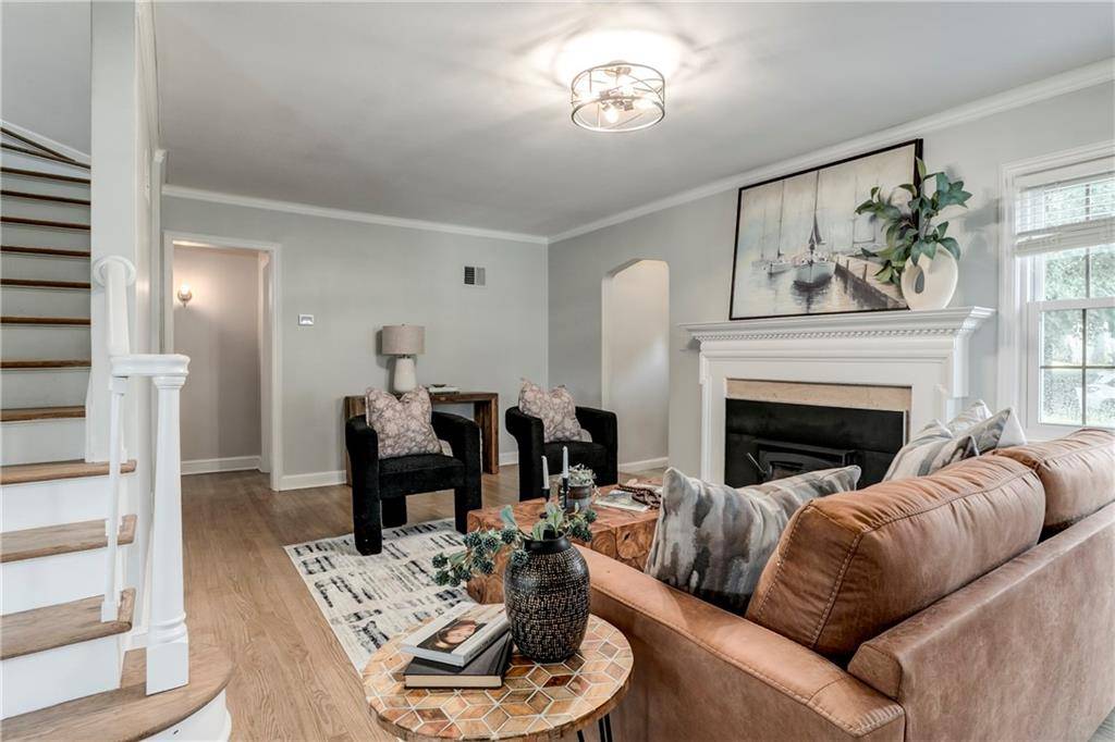 200 E 73RD TER, Kansas City, MO 64114