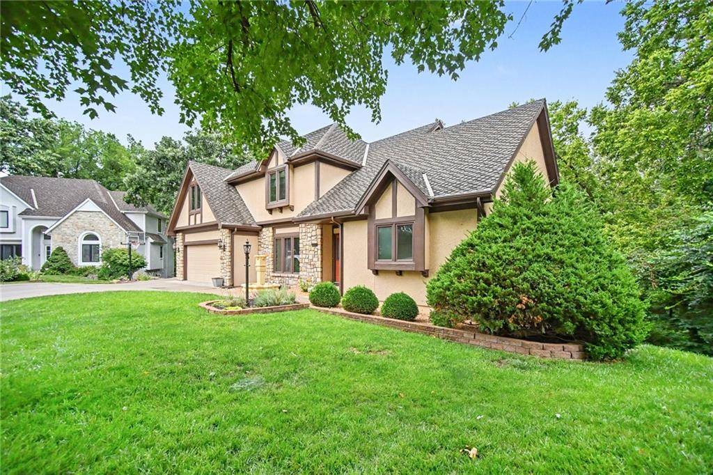 5525 N Oakdale PL, Parkville, MO 64152