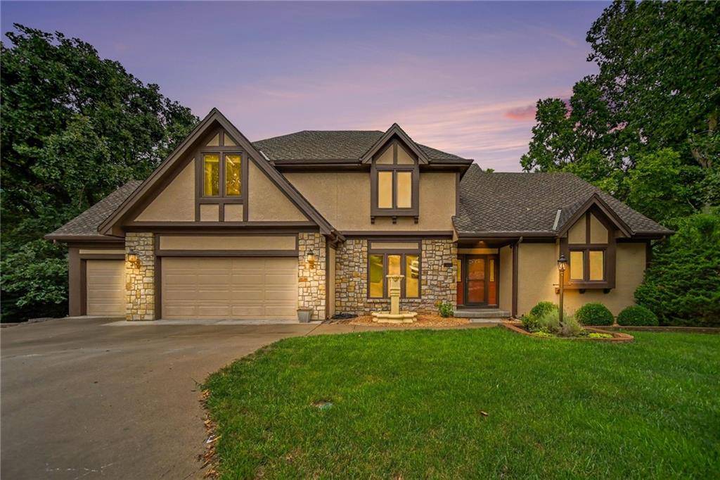 5525 N Oakdale PL, Parkville, MO 64152
