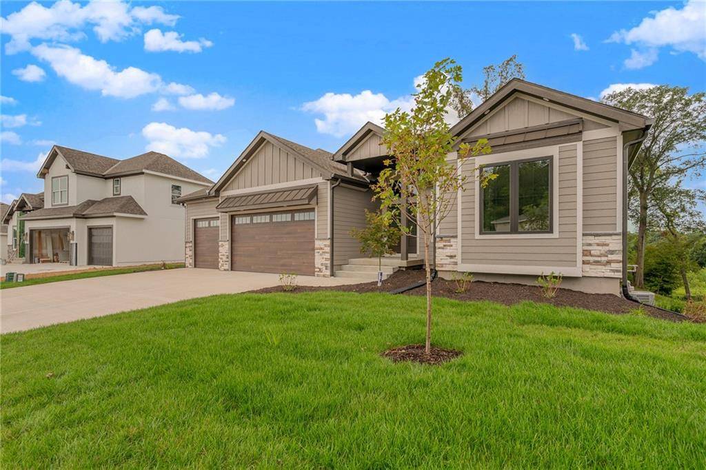 13548 Terrace Park DR, Parkville, MO 64152