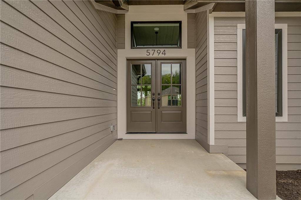 5782 NW Black Oak CT, Parkville, MO 64152