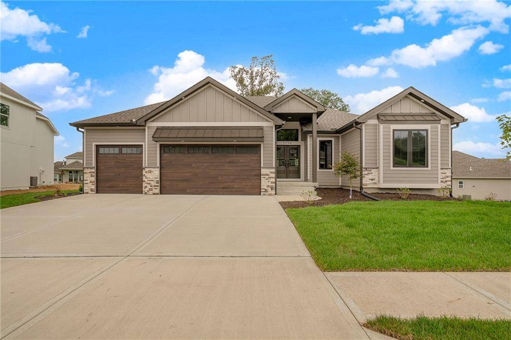 5782 NW Black Oak CT, Parkville, MO 64152