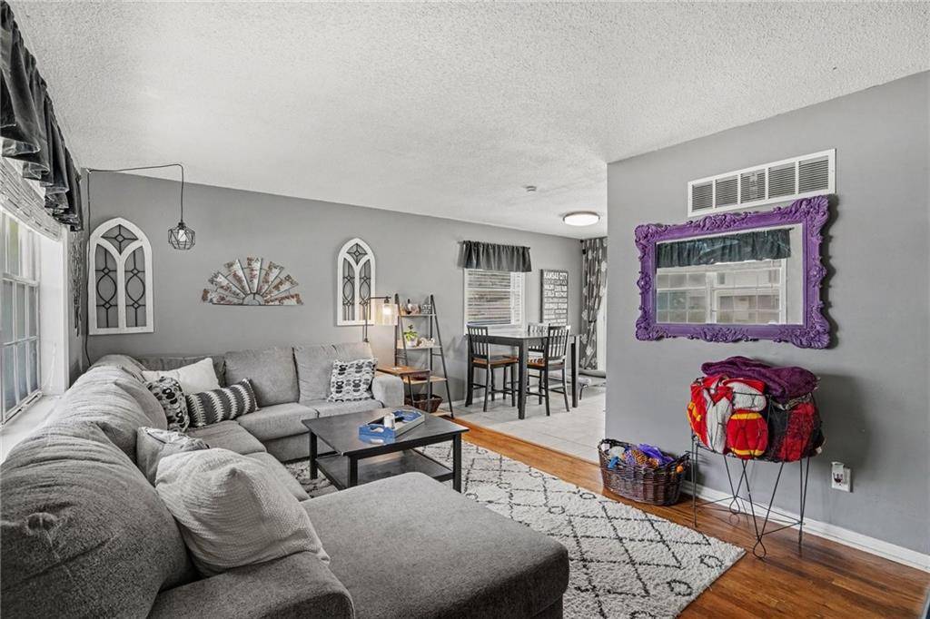 5052 NE 56th PL, Kansas City, MO 64119