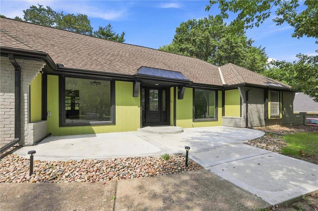 1038 N Woodland CT, Kansas City, MO 64118