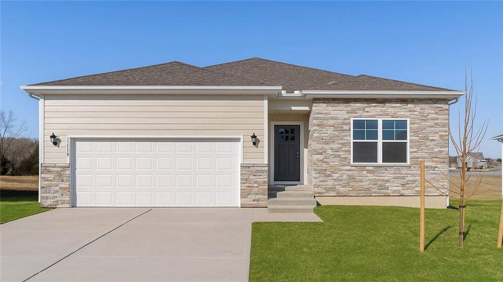 200 Lake Meadows DR, Smithville, MO 64089