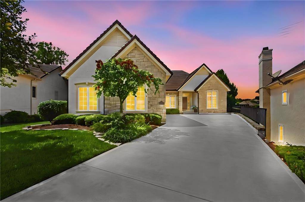 6605 Royal CT, Parkville, MO 64152