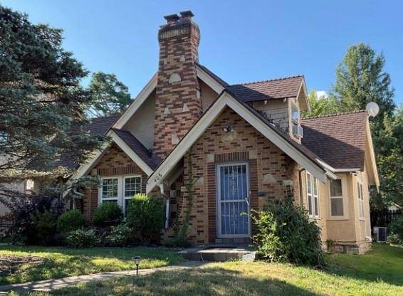 405 E Gregory BLVD, Kansas City, MO 64131