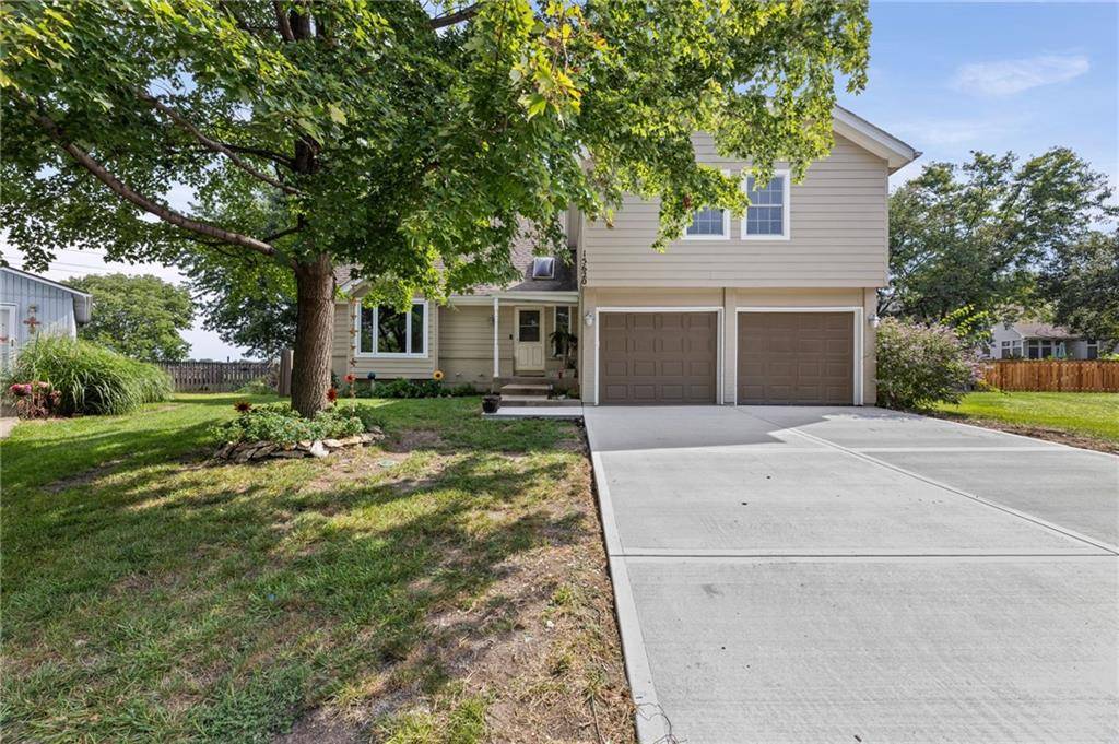 15620 143rd TER, Olathe, KS 66062