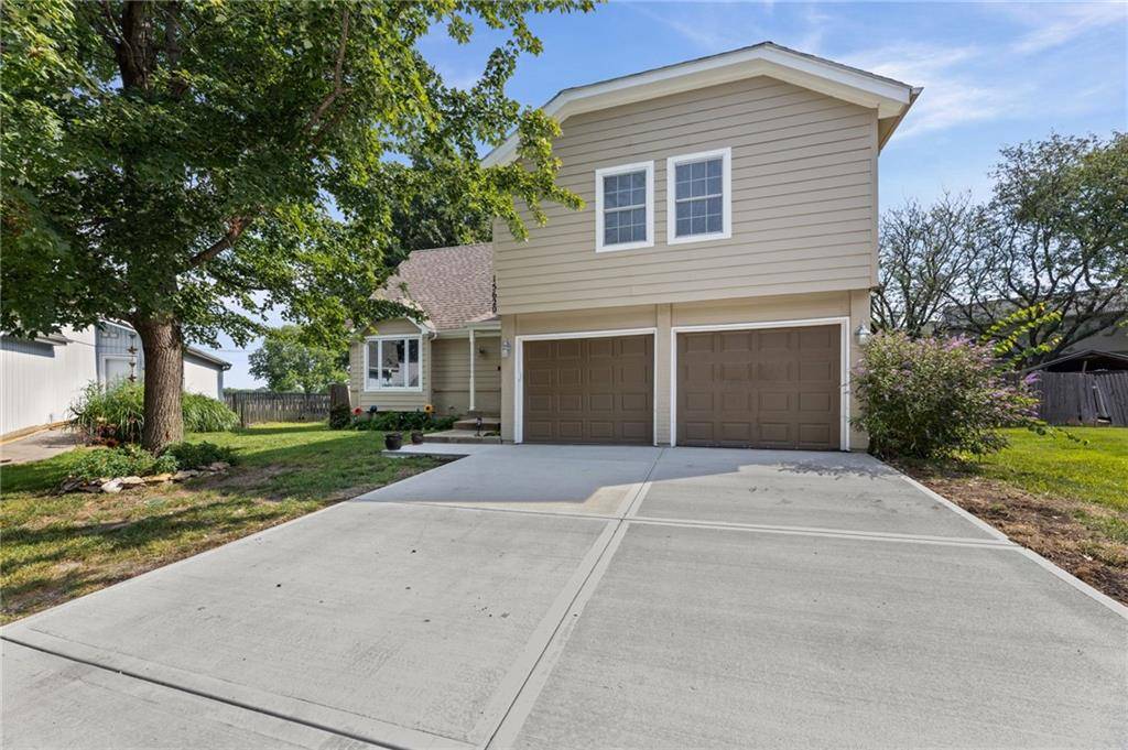 15620 143rd TER, Olathe, KS 66062