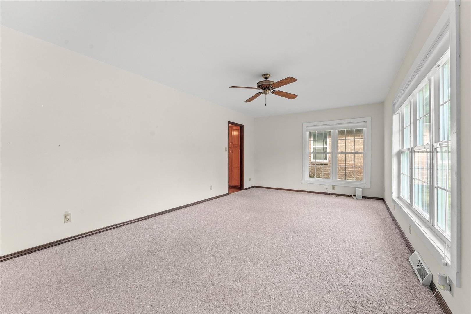 209 Augusta DR, Mahomet, IL 61853