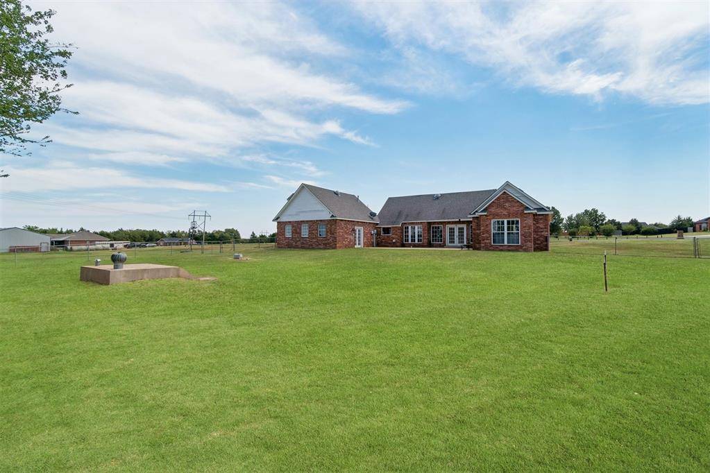 407 Dana LN, Mcloud, OK 74851