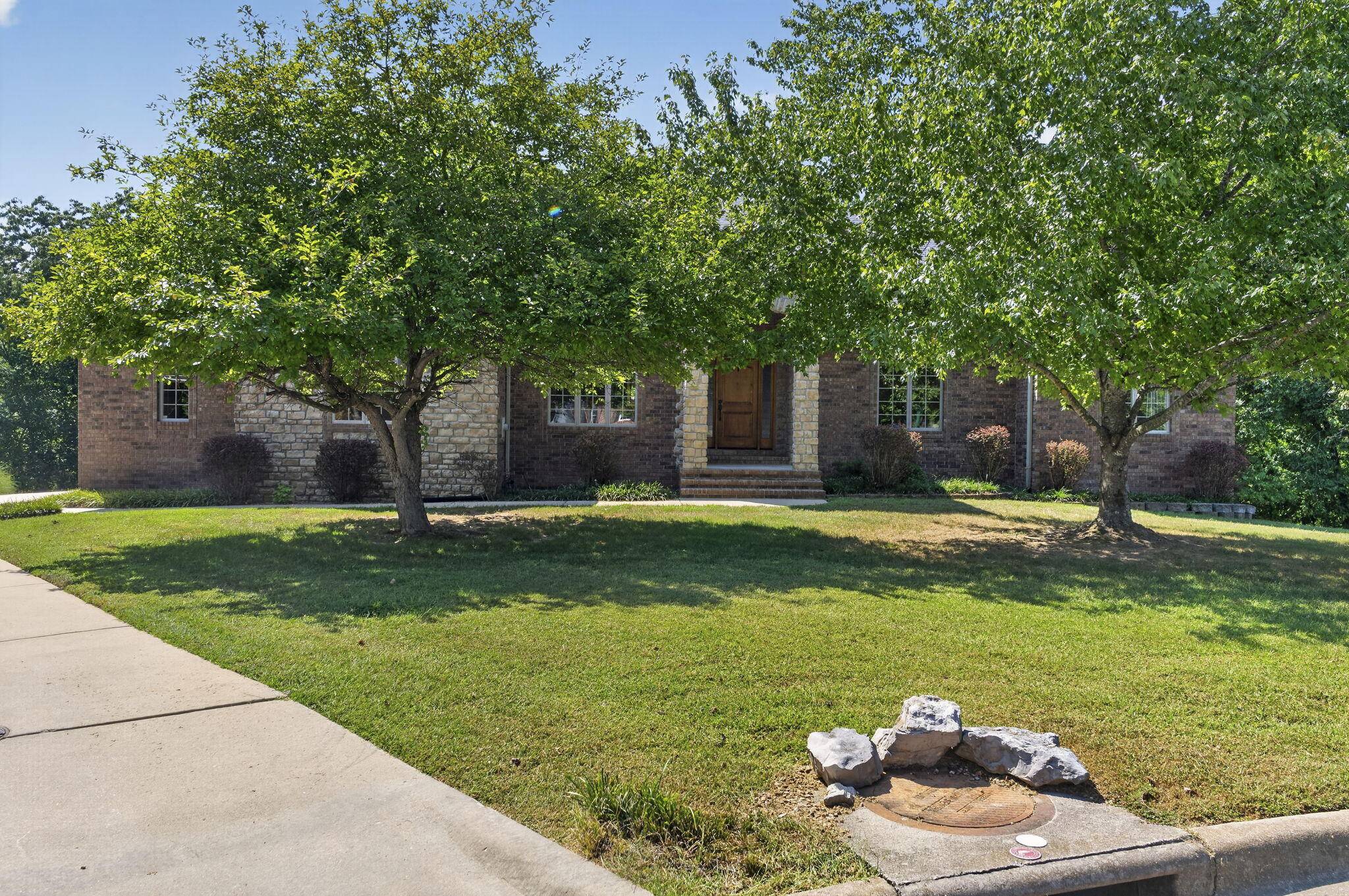711 E Stone Ridge DR, Ozark, MO 65721