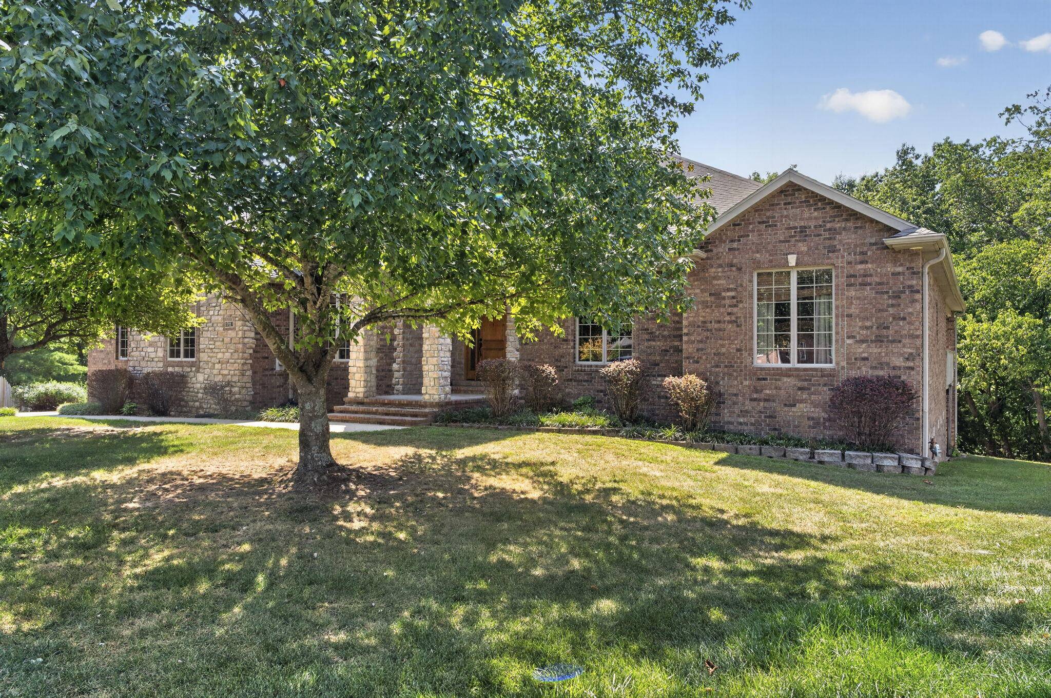 711 E Stone Ridge DR, Ozark, MO 65721