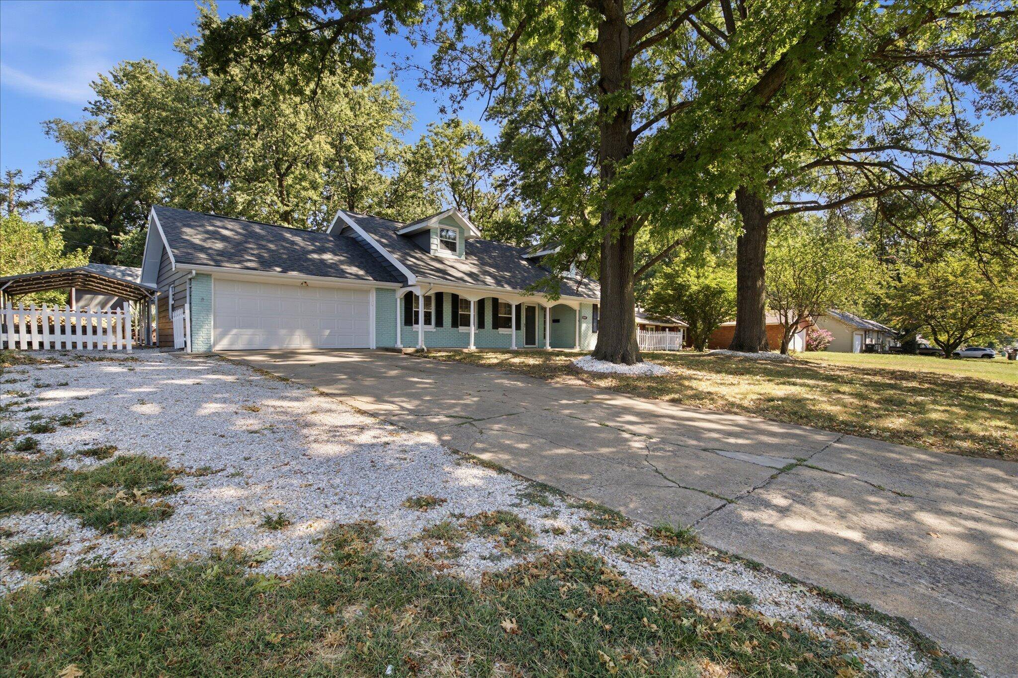 1015 W Downing ST, Springfield, MO 65807