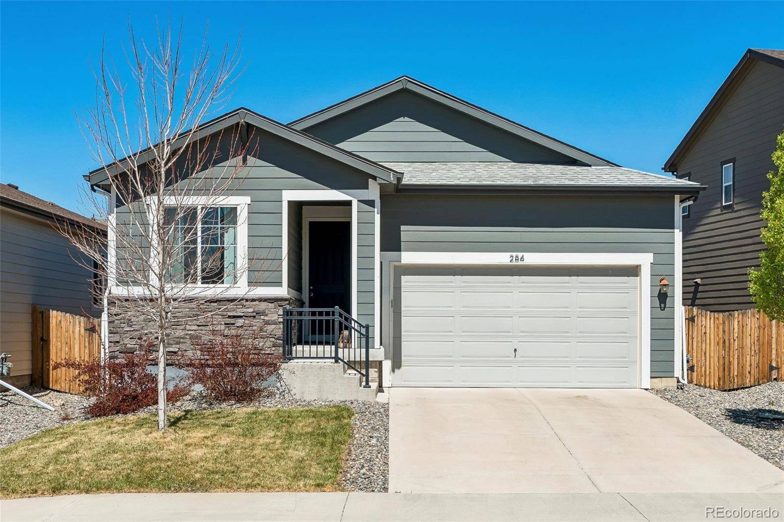 284 Vista Cliff CIR, Castle Rock, CO 80104